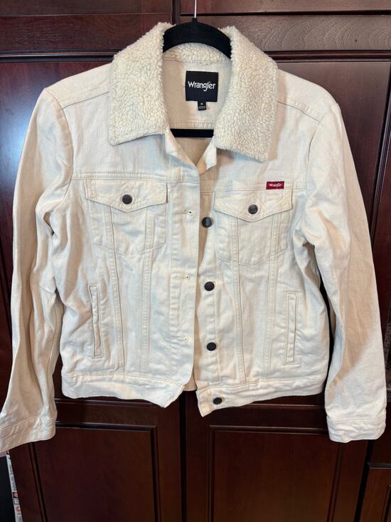Wrangler Jackets & Blazers - Wrangler Trucker Cream Jacket with Sherpa Collar Size M